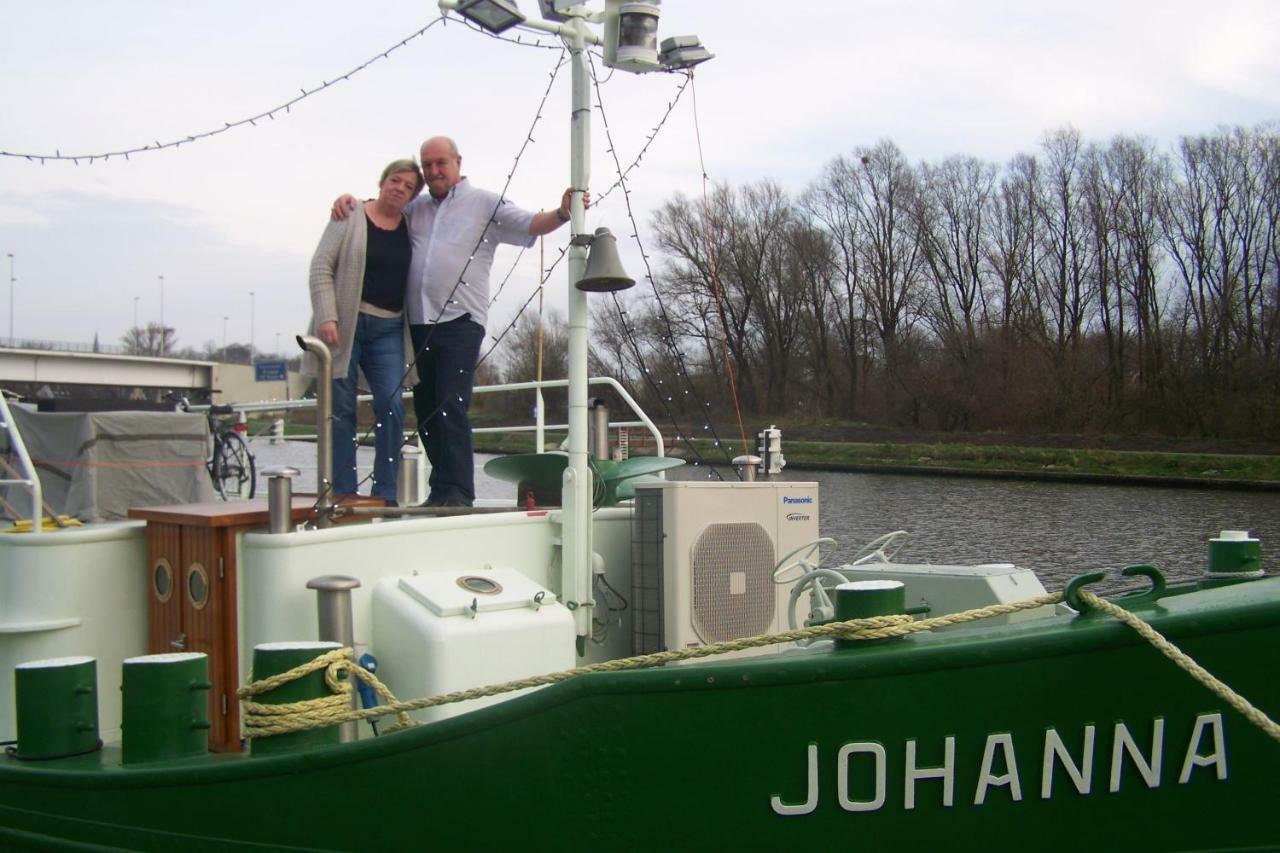 Barge Johanna Couette-café Bruges